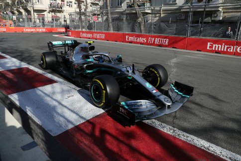 Valtteri Bottas signe une 5e victoire en carrière et reprend le pouvoir en tête du championnat du monde. Valtteri Bottas signe une 5e victoire en carrière et reprend le pouvoir en tête du championnat du monde.