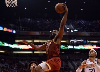Harden brille face aux Suns