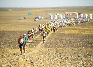 34e Marathon des sables – Etape 3 Rachid El Morabity, tous derrière et lui devant !