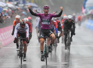 Sous le déluge, Ackermann double la mise