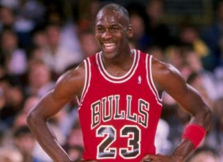 USA -Basket : un maillot de Michael Jordan vendu aux enchères à 200 000 euros