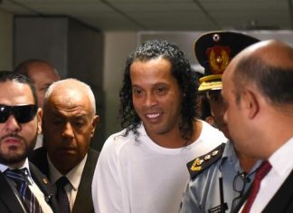 Ronaldinho sort de prison mais assigné à résidence dans un hôtel au Paraguay