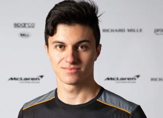 السائق المغربي مايكل بن يحيى يخطف الأضواء في جميع سباقات الرياضة الإلكترونية