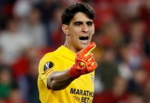 ياسين بونو يوصل إشبيلية للمباراة النهائية للدوري الأوروبي