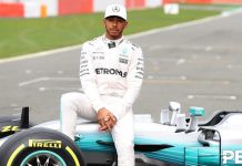 هاميلتون يفوز بسباق بريطانيا بثلاث إطارات