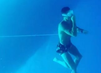 بالفيديو: كرستيانو رونالدو يستعرض قدراته في الغوص العميق