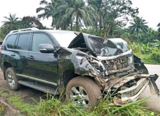 صامويل إيتو ينجو من حادث خطير