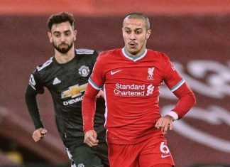 مانشستر يونايتد يحافظ على صدارة الدوري الإنجليزي الممتاز