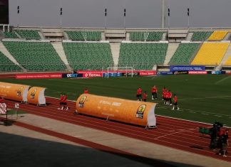 بالصور: المنتخب المغربي للاعبين المحليين يصل لملعب المباراة