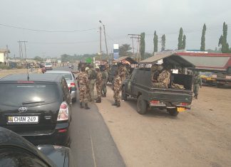 بالصور: تعزيزات أمنية ترافق بعثة المنتخب المغربي لمدينة ليمبي