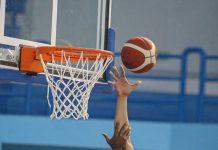 الفتح الرياضي والجيش الملكي في افتتاح بطولة القسم الممتاز لكرة السلة