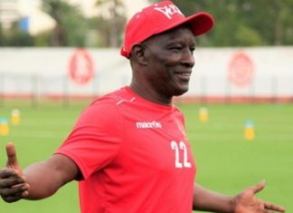 موسى نضاو يتعرض للعنصرية ويهدد بالرحيل