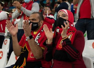 بالفيديو: مشجّع أهلاوي كفيف يشاهد مباريات كأس العالم للأندية في الاستاد