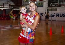 بالصور: لاعبة كرة السلة في البطولة الأرجنتينية ورضيعتها