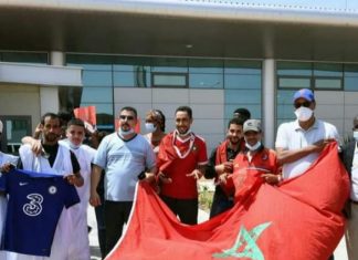 بالصور: سلفيات و ورود في استقبال المنتخب المغربي في موريتانيا