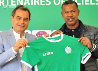 بالصور: سعد لشابي المدرب الجديد لفريق الرجاء الرياضي رفقة لاعبي الفريق