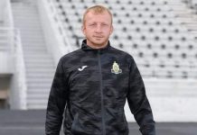 جماهير الجيش الملكي تحتفي بمدرب الفريق الملقب ب”الروبيو”