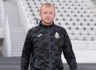 جماهير الجيش الملكي تحتفي بمدرب الفريق الملقب ب”الروبيو”