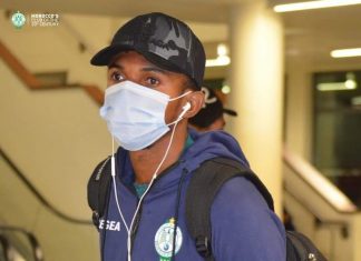 بالصور: بعثة الرجاء الرياضي تحط الرحال بمطار دار السلام الدولي