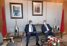 وصول رئيس الكاف للمغرب، وجلسة مطولة تجمعه برئيس الجامعة فوزي لقجع