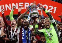 احتفال فريق ليستر سيتي بعد فوزهم بلقب الاتحاد الإنجليزي