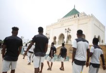 بالصور: لاعبو المنتخب الغاني يزورون بعض المآثر التاريخية بمدينة الرباط