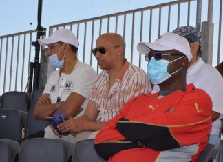 بالصور: سعيد عويطة يتابع البطولة الإفريقية لكرة الطائرة الشاطئية