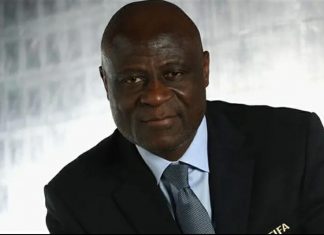 فضائح الكاف تتواصل … إيقاف الرئيس السابق كونستانت عوماري