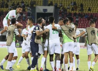 شوارع البيضاء تكتسي الأخضر و الأبيض بعد تتويج فريق الرجاء بكأس الكاف