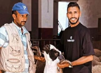 الصورة تتحدث: ” أوناجم بعد التتويج، يبارك للجماهير عيد الأضحى “