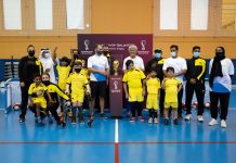 قطر 2022: أعضاء برنامج “لكل القدرات” يستقبلون الكأس الخاصة بمونديال كرة القدم