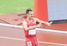 بالصور: لحظات مؤثرة لسفيان البقالي بعد فوزه بالميدالية الذهبية بطوكيو