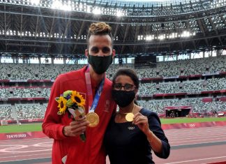 بالصور ..فرحة نوال المتوكل مع البطل الأولمبي سفيان البقالي