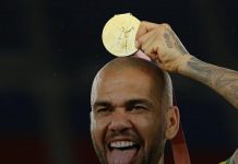 ألفيش يوجه رسالة إلى ميسي