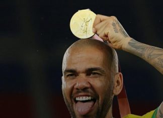 ألفيش يوجه رسالة إلى ميسي