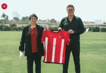 بالصور ..نوال خليفة تقدم أمين بنهاشم كمدرب للفتح الرياضي