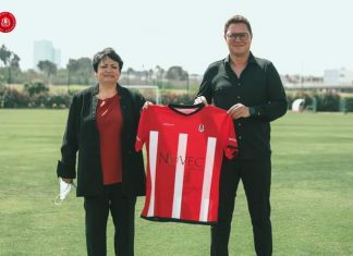 بالصور ..نوال خليفة تقدم أمين بنهاشم كمدرب للفتح الرياضي