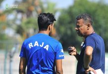 مدرب الرجاء الرياضي يحدد العناصر المستدعاة لمباراة يوسفية برشيد