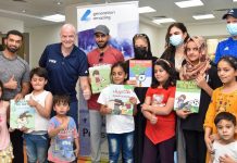 رئيس الاتحاد الدولي لكرة القدم يزور أحد المقار المؤقتة للاجئين الأفغان بالدوحة