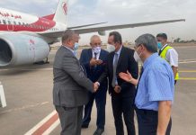 بالصور: مسؤولو الجامعة الملكية المغربية لكرة القدم في استقبال بعثة المنتخب الجزائري