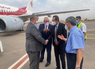 بالصور: مسؤولو الجامعة الملكية المغربية لكرة القدم في استقبال بعثة المنتخب الجزائري