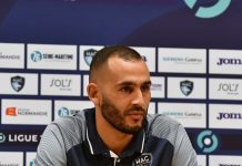 في واقعة نادرة، خالد بوطيب يتعرض للطرد بعد شجاره مع مشجع