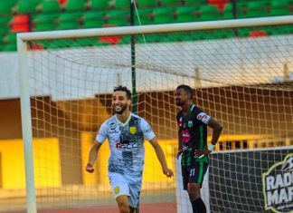 المغرب الفاسي يحقق أول فوز في البطولة الاحترافية بثلاثية نظيفة
