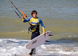 Abderrahim Moutaouakil, un kitesurfeur bercé par les vagues et le vent de Dakhla