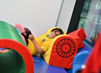 كأس العرب: أجواء مثالية للمشجعين من ذوي التوحد في غرفة المساعدة الحسيّة باستاد المدينة التعليمية