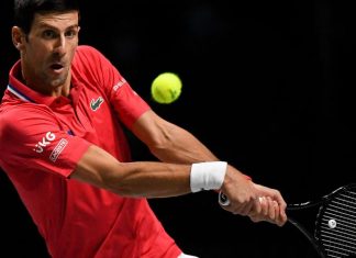 Novak Djokovic s’entraîne à l’Open d’Australie, sa participation toujours en suspens