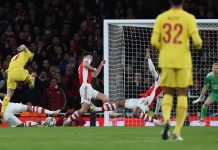 ليفربول يفوز على أرسنال بثنائية ويلاقي تشيلسي في نهائي كأس الرابطة الإنجليزية