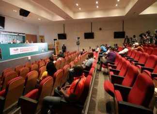 Scandale: Pas payé, un technicien coupe le micro juste avant une conférence de presse à la CAN