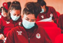 بالصور: اجتماع لرئيس الفتح مع الفريق النسوي لكرة القدم