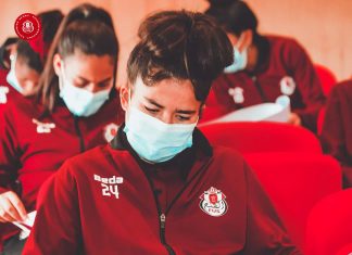 بالصور: اجتماع لرئيس الفتح مع الفريق النسوي لكرة القدم